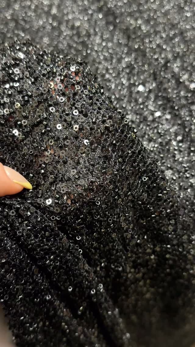 Copë rrjetë me rruaza, shkëlqim në çdo detaj ✨
#coperrjete #copemeruaza #beadedmesh #beadedfabric #meshfabric